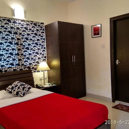 Red Arrow Residency Hotell Calcutta Exteriör bild
