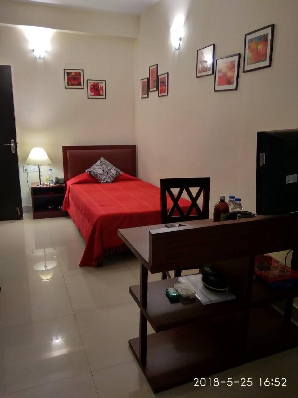 Red Arrow Residency Hotell Calcutta Exteriör bild