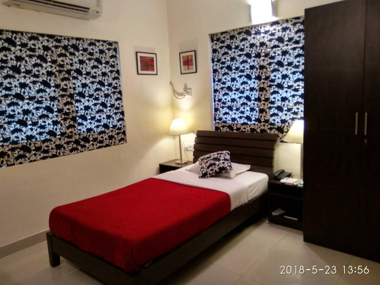 Red Arrow Residency Hotell Calcutta Exteriör bild